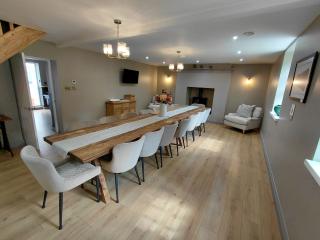 TyneView Estate | The Farmhouse With Hot Tub, Games Room & Bar - Sleeps 18 thumbnail