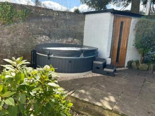 Gloucestershire | Country House and Cottage with Spa Facilities thumbnail