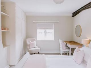 Bedfordshire Farmhouse | Sleeps 12 thumbnail