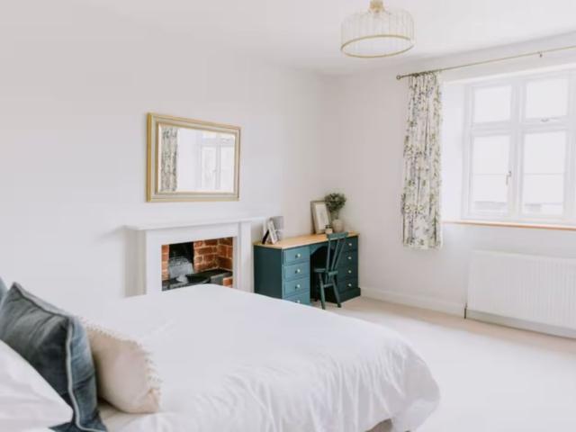 Bedfordshire Farmhouse | Sleeps 12 image