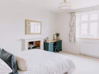 Bedfordshire Farmhouse | Sleeps 12 thumbnail