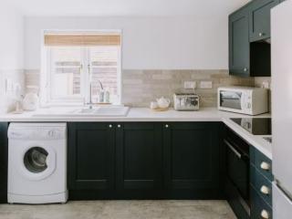 Bedfordshire Farmhouse | Sleeps 12 thumbnail