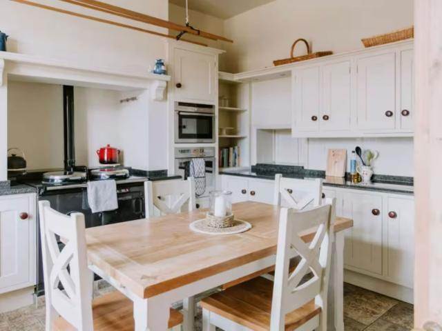 Bedfordshire Farmhouse | Sleeps 12 image