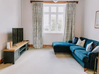 Bedfordshire Farmhouse | Sleeps 12 thumbnail