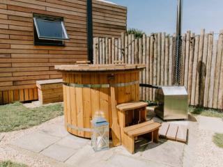 Bedfordshire Cabins with Hot Tub | Sleeps 15 thumbnail