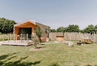 Bedfordshire Cabins with Hot Tub | Sleeps 15