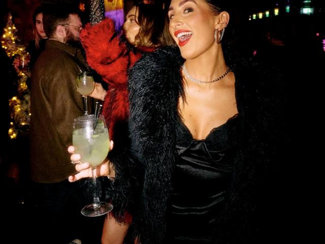 Drinks & Food Platinum (15 people) | Dirty Martini image