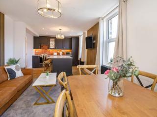 Walpole House | Sleeps 12 thumbnail