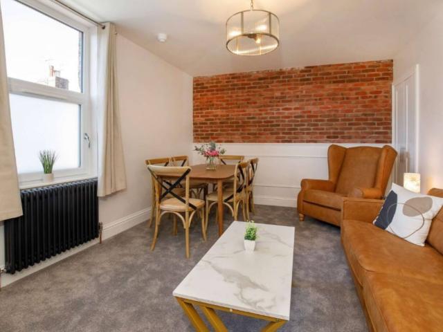 Walpole House | Sleeps 12 image