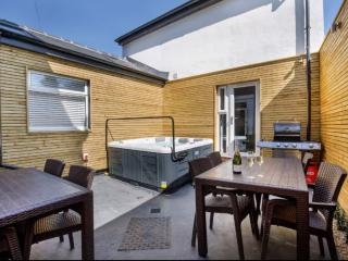Walpole House | Sleeps 12 thumbnail