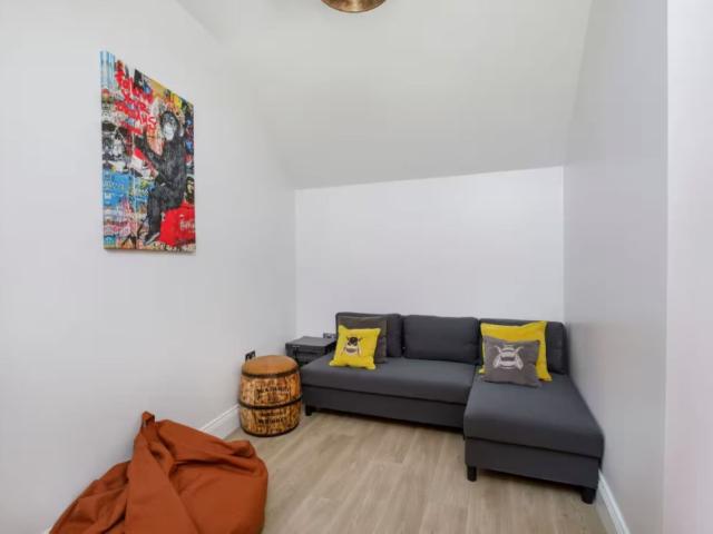 Walpole House | Sleeps 12 image