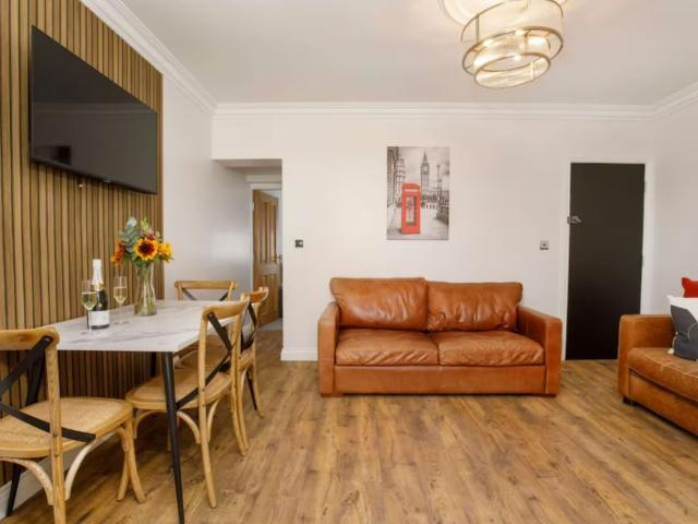 Walpole House | Sleeps 12 image