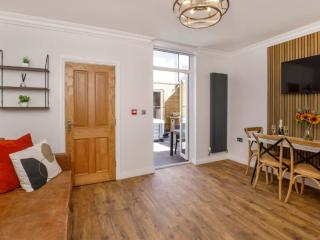 Walpole House | Sleeps 12 thumbnail