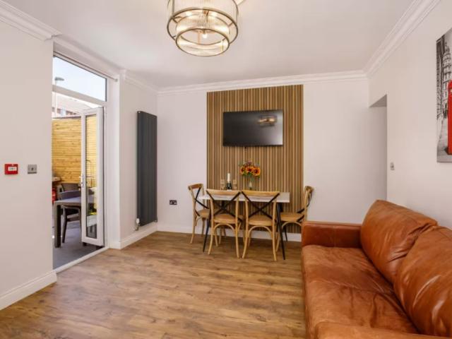 Walpole House | Sleeps 12 image