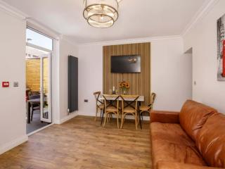 Walpole House | Sleeps 12 thumbnail