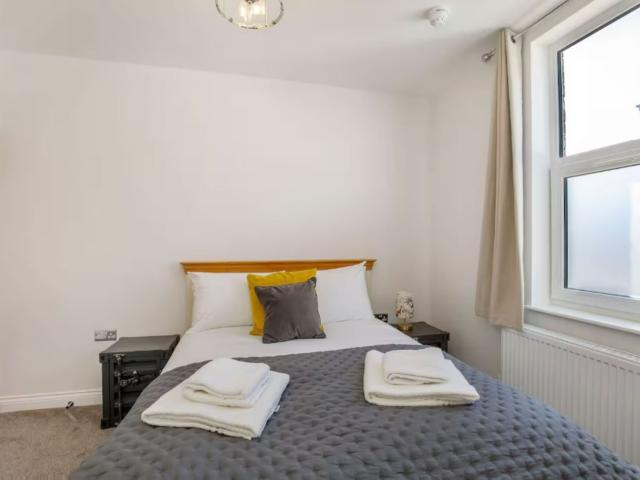 Walpole House | Sleeps 12 image