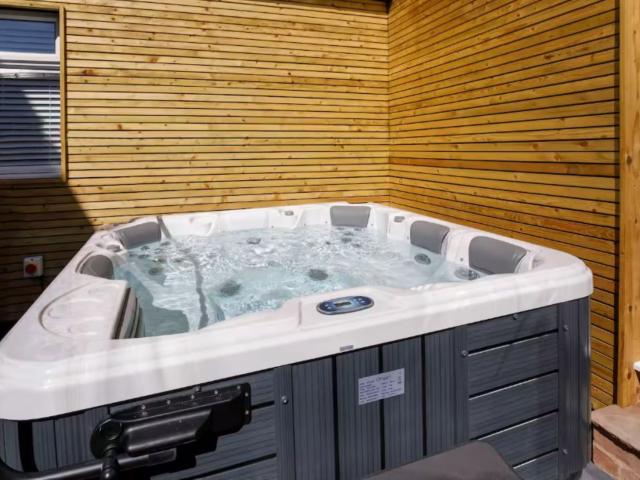 Walpole House | Sleeps 12 image