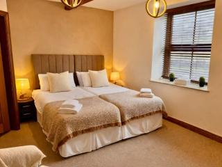 West Yorkshire Country House With Hot Tub and Sauna | Sleeps 20 thumbnail