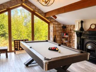 West Yorkshire Country House With Hot Tub and Sauna | Sleeps 20 thumbnail