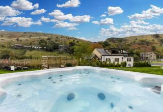 West Yorkshire Country House With Hot Tub and Sauna | Sleeps 20