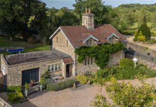 24 Sleeper House with Hot Tubs