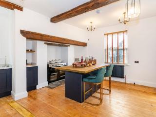 Yorkshire Farmhouse with Hot Tub | Sleeps 10 thumbnail