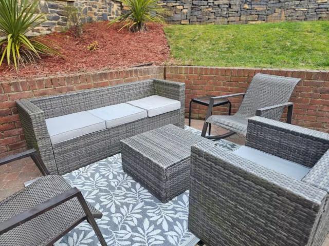 10 Sleeper House with Hot Tub image