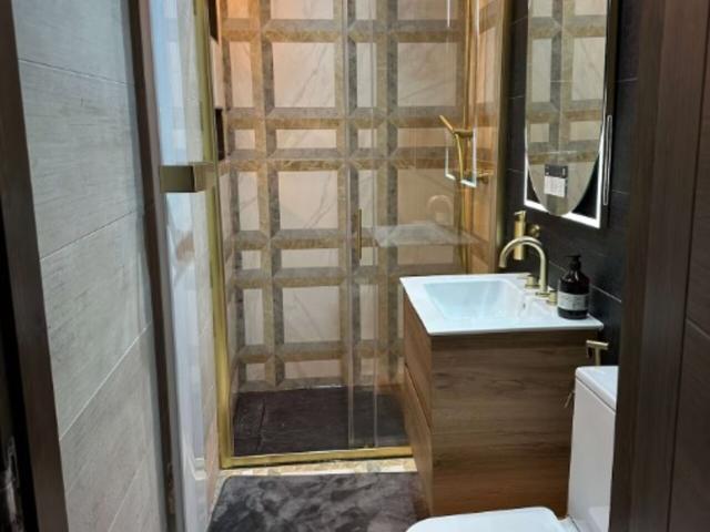 Luxe 5 Bedroom House with Hot tub | Sleeps 13 image