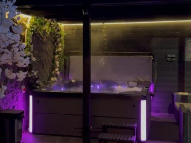 Luxe 5 Bedroom House with Hot tub | Sleeps 13 image