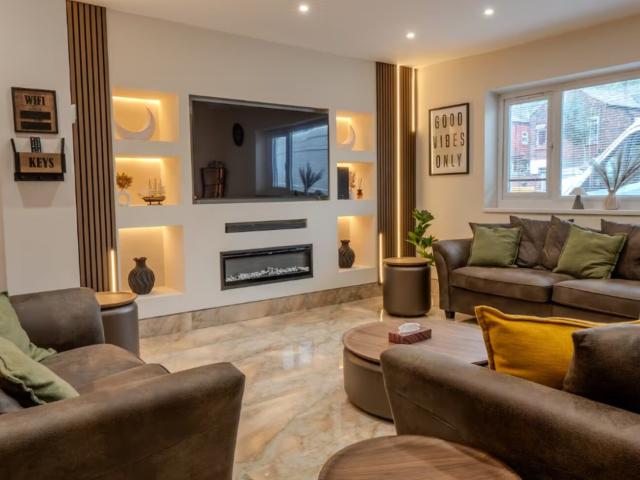Luxe 5 Bedroom House with Hot tub | Sleeps 13 image