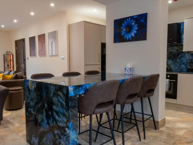 Luxe 5 Bedroom House with Hot tub | Sleeps 13 image