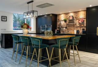 Elegant 5 Bed House with Hot Tub | Sleeps 12