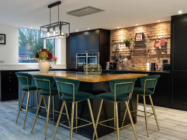 Elegant 5 Bed House with Hot Tub | Sleeps 12 image
