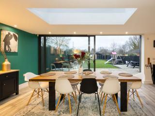 Elegant 5 Bed House with Hot Tub | Sleeps 12 thumbnail
