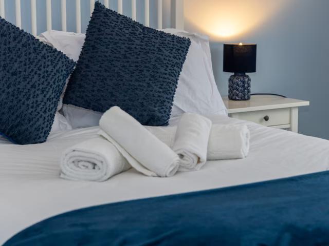 Elegant 5 Bed House with Hot Tub | Sleeps 12 image