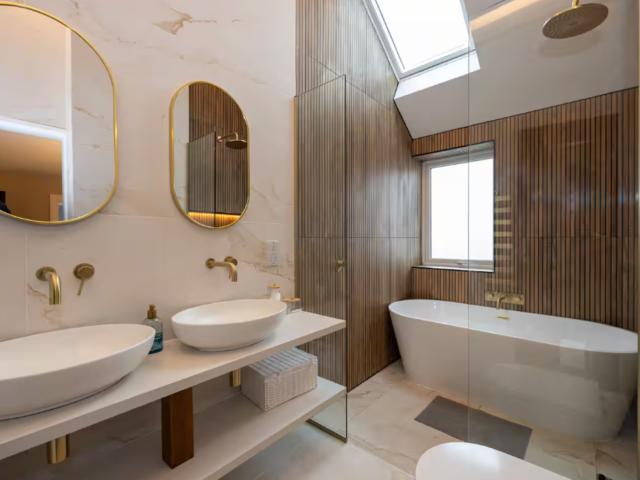 Elegant 5 Bed House with Hot Tub | Sleeps 12 image