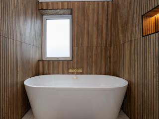 Elegant 5 Bed House with Hot Tub | Sleeps 12 thumbnail