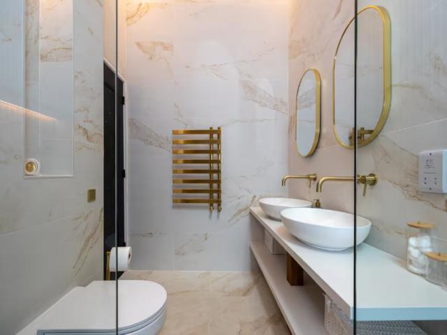 Elegant 5 Bed House with Hot Tub | Sleeps 12 image
