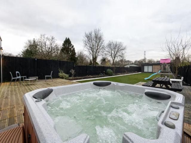 Elegant 5 Bed House with Hot Tub | Sleeps 12 image