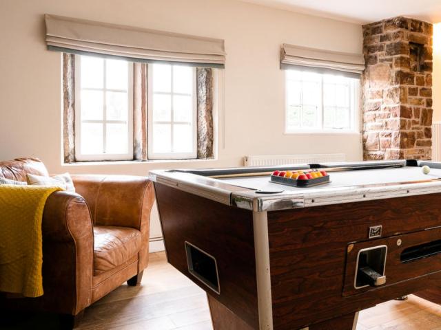 Peak District 34 Sleeper House with Bar image