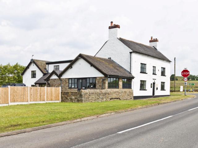 Peak District 34 Sleeper House with Bar image