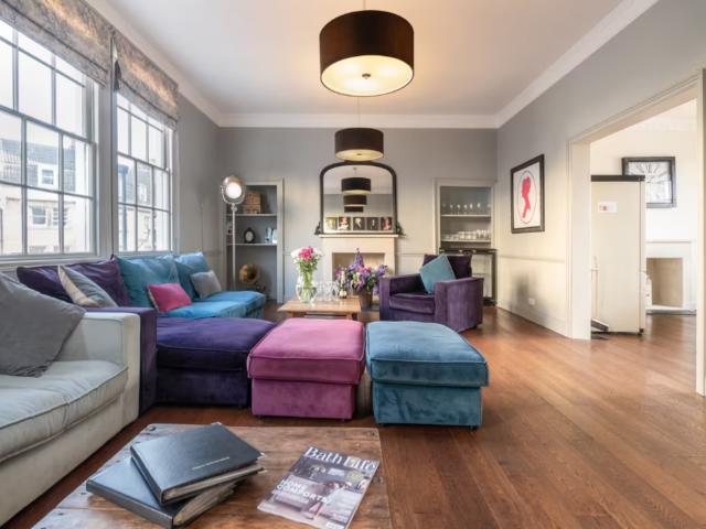 Bath Townhouse - Sleeps 14 people image