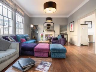 Bath Townhouse - Sleeps 14 people thumbnail