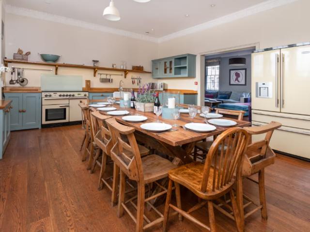 Bath Townhouse - Sleeps 14 people image