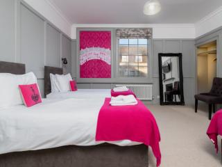 Bath Townhouse - Sleeps 14 people thumbnail