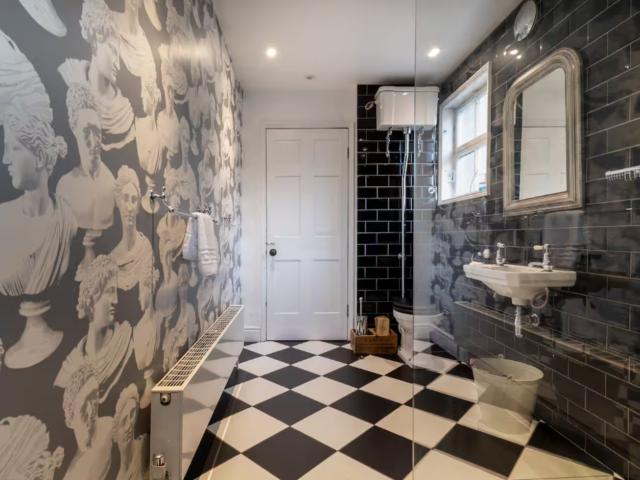 Bath Townhouse - Sleeps 14 people image