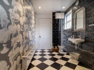 Bath Townhouse - Sleeps 14 people thumbnail
