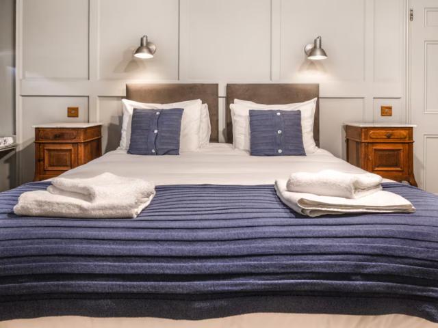 Bath Townhouse - Sleeps 14 people image