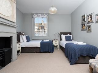 Bath Townhouse - Sleeps 14 people thumbnail