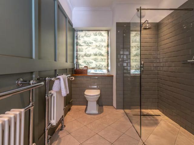 Bath Townhouse - Sleeps 14 people image